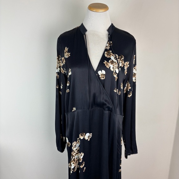 Aritzia Little Moon Laurel Dress, Black/Ivory, Size M B5 - Picture 3 of 7